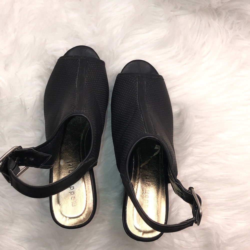 Shoes - Picture 5 of 7